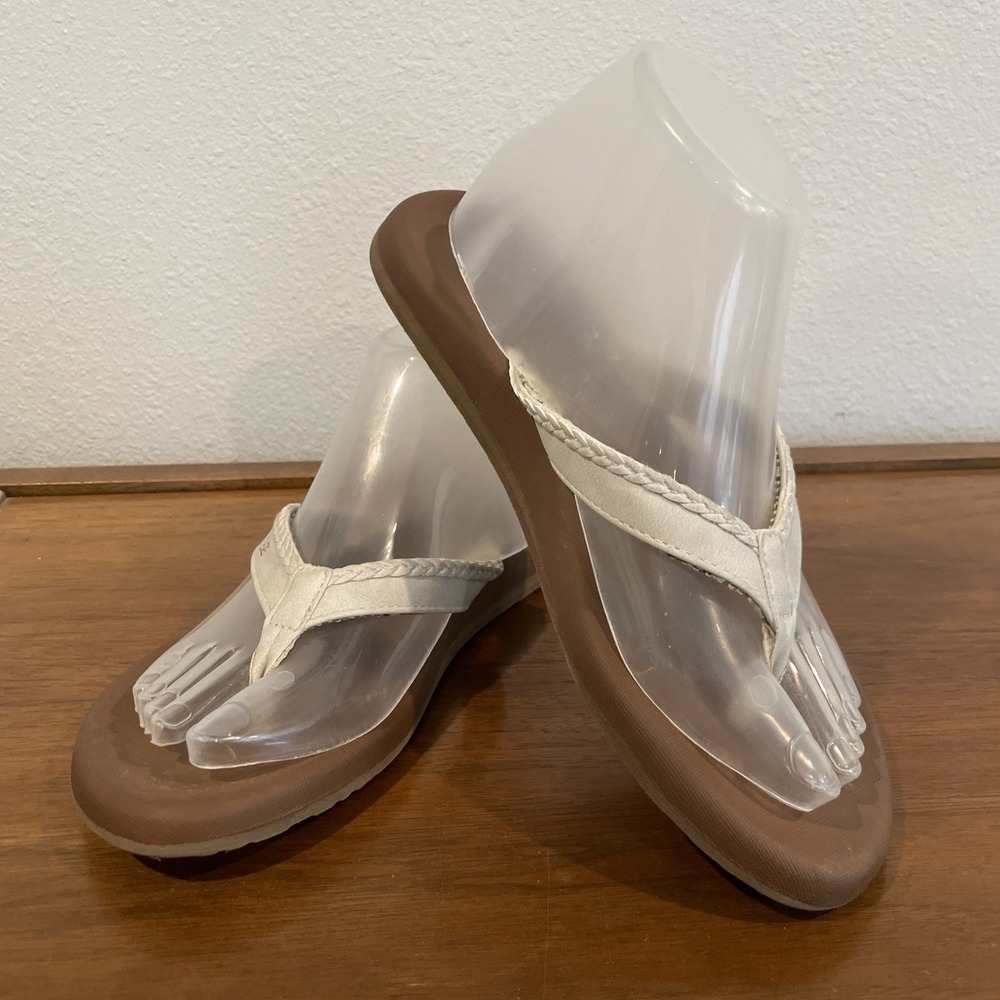 Flojos Ladies' Size 8 Maddy Flip Flop Sandal, Ivory-Tan